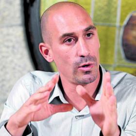 Rubiales pone contra las cuerdas a Gonzalez Movilla