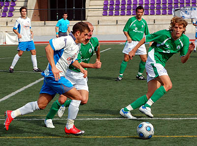 El lojeño Gato firmó tres tanto ante el conjunto veratense (GRJ)