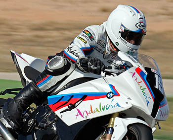 Álvaro Molina a los mandos de la nueva BMW S1000RR (GRJ)