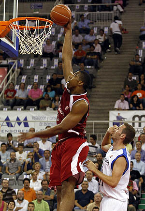 Richard Hendrix en un mate ante Alicante (ACBMEDIA)