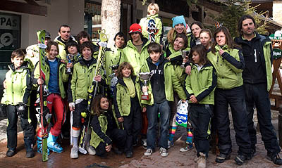 Participantes del Club de esquí CajaGranada en el Campeonato de Andalucía