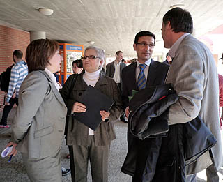 Los delegados provinciales con los responsables de la Facultad