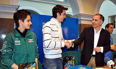 El alcalde de Guadix en la recepción de ayer a los atletas accitanos (GRJ)