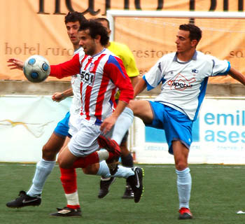 El bastetano Ortiz entre los locales Canillas y Fernando (GRJ)