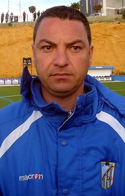 Rubiño, entrenador At. Monachil (LÁZARO)