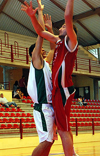 Una acción del encuentro ante Unicaja (ACBMEDIA)