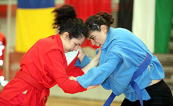 María José Noguera, de azul, durante uno de los combates (GRJ)