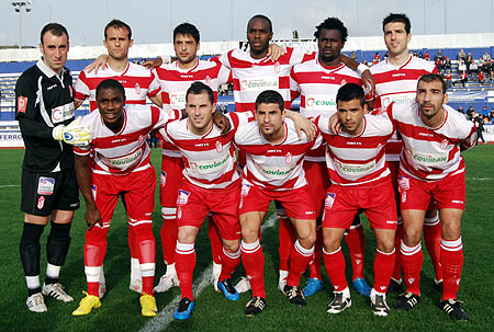 Equipo inicial del Granada CF que saltó al campo de la UD Marbella (ANTONIO PAZ)