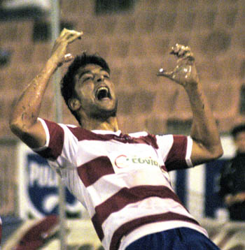 Tariq celebra con euforia el tanto ante el Betis B (PACO AYALA)