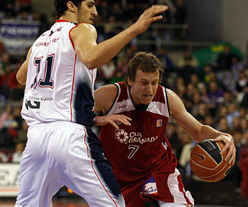 Joe Ingles en una acción del encuentro de ida (ACBMEDIA)
