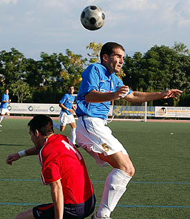 Sergio Gómez en el partido jugado en el Municipal de Albolote (GRJ)