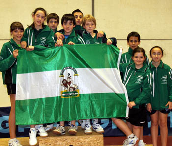 Los componentes de la Selección andaluza en Blegny con los granadinos Ana García, Ángela García y Esteban Cuesta