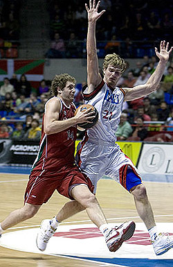 Jasen ha prorrogado su contrato con el CB Granada (ACB.COM)