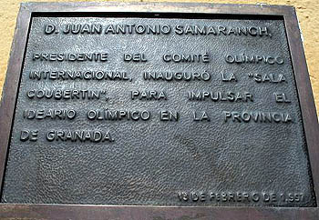 Placa conmemorativa al fallecido Juan Antonio Samaranch (GRJ)
