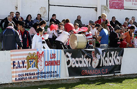 Los aficionados protagonizará una nueva marea rojiblanca en la salida a Lorca (L. RUIZ)