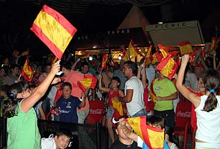 Ambiente de la Plaza de España de Albolote en la seminfinal