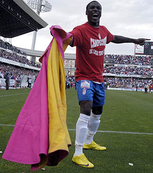 Ighalo celebrando el título de campeón (PACO AYALA)
