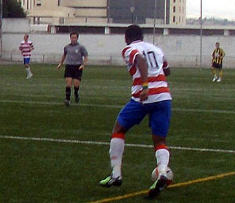 Tano contribuyó con dos goles a la victoria local (LÁZARO)