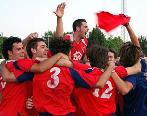 Los rojillos en la celebración del ascenso (J. MILENA)