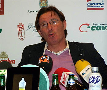 El técnico de la AD Alcorcón durante la rueda de prensa (GRJ)