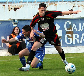 Momento del partido entre el Motril y el Velez (J. HURTADO)