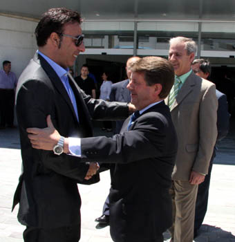 Quique Pina saluda a Antonio Martínez Caler (GRJ)