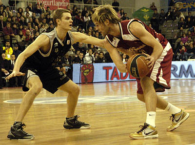 Jon Stefansson continuará una temporada más en Granada (ACBMEDIA)