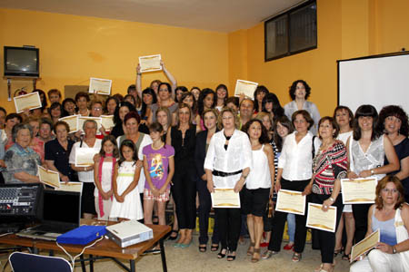 Foto de familia de ls homenajeadas en la localidad granadina de Órgiva (GRJ)