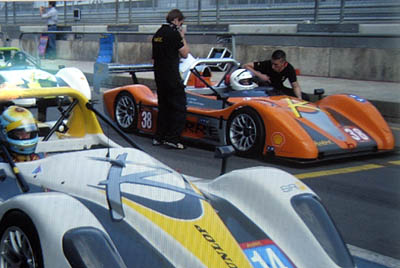 Enrique Cirre en la línea de salida del circuito alemán de Nürburgring (GRJ)