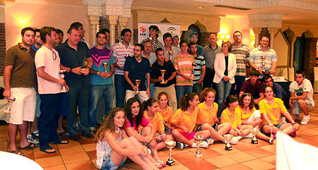 Foto de familia de los galardonados por la delegación provincial de la FAB