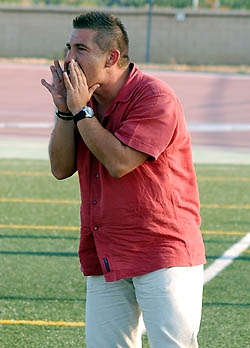 Alberto Ríos dando instrucciones (BALDOMERO)