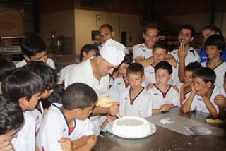 Los pequeños disfrutaron en la factoria granadina de Maritoñi