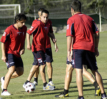 El chileno Orellana, durante su primer entrenamiento (AYALA)
