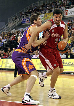 Fernández en acción ante Valencia (ACBMEDIA)