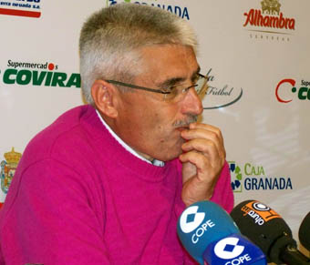 Fabri González, técnico rojiblanco, durante una rueda de prensa 