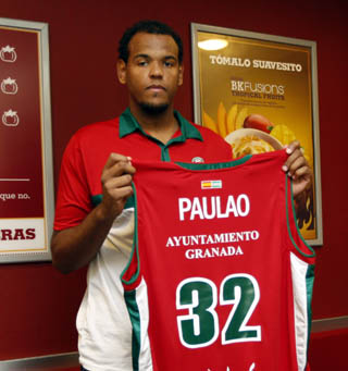 Paulo Prestes durante su presentación (CBGRANADA.COM)