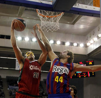 Robert Kurz tuvo que jugar al inicio con protección (ACBMEDIA)