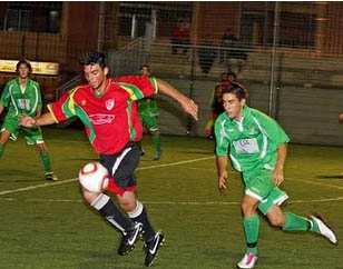 Dani Heredia en una acción del partido