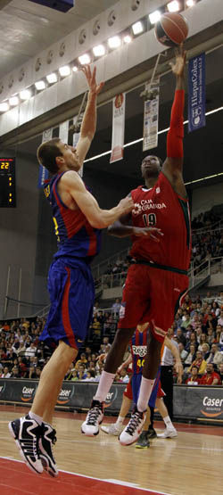 Samb en el choque ante el Barça (ACBMEDIA)