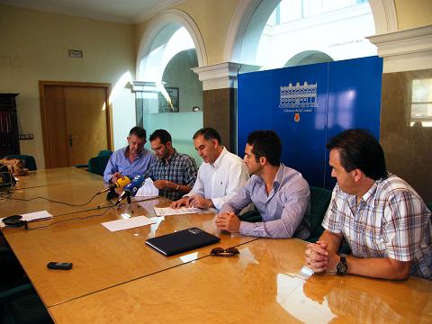 Convenio que estableció IUNDENIA con el consistorio accitano el pasado mes de mayo