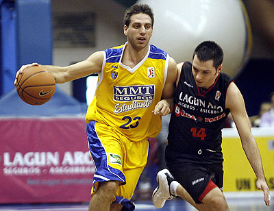 Sergio Sánchez, jugador de Estudiantes, junto a Javi Salgado