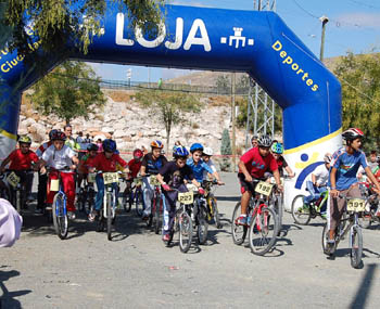 Los lojeños se echaron a la calle en el Día de la Bicicleta (GRJ)