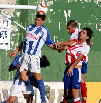 Los motrileños aprovecharon el pinchazo de la UD Maracena (ALONSO)