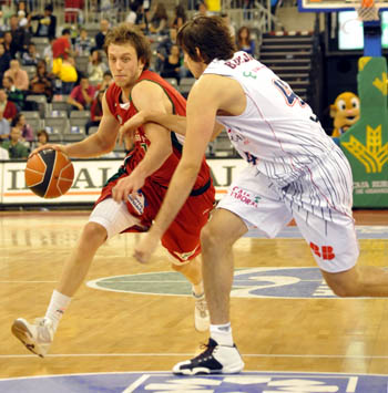 Joe Ingles en una acción ante el Caja Laboral (BALDOMERO)