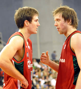 Robert Kurz dialoga con Joe Ingles el pasado domingo (BALDOMERO)