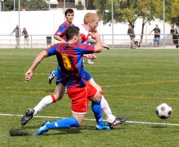 Jugada de un encuentro entre Granada B y Vandalia. (RIVERA)