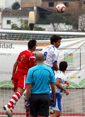 El lojeño Nino salta con el visitante Salas (GRJ)