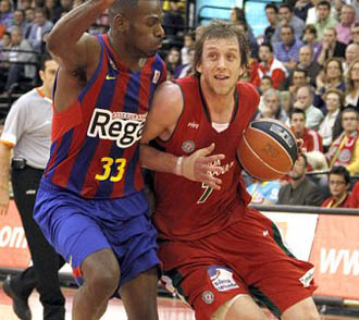 Joe Ingles frente a Pete Mickael, que podría ser su futuro compañero