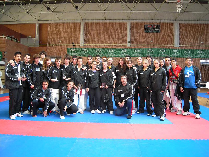 Los participantes granadinos en el polideportivo de Carranque 