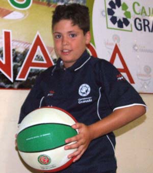 Gabriel López se ha gastado sus ahorros en abonarse al CB Granada